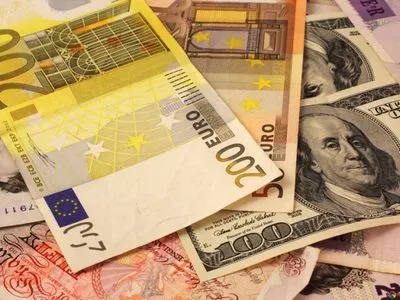 До кінця березня українців очікують щоденні валютні коливання - експерт