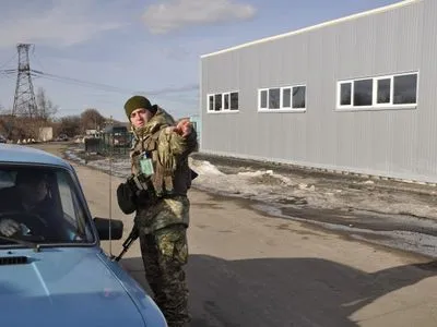 В очередях на КПВВ на Донбассе собралось более 200 автомобилей