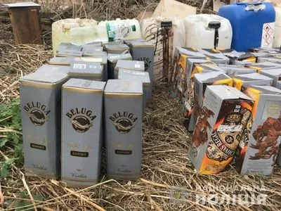 В Винницкой области у 80-летней женщины обнаружили более тонны фальсифицированного алкоголя