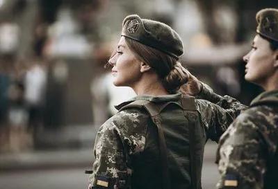 Близько 90 жінок мають військове звання "полковник"