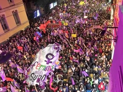 Турецькі феміністки зустріли 8 березня бійками з поліцією