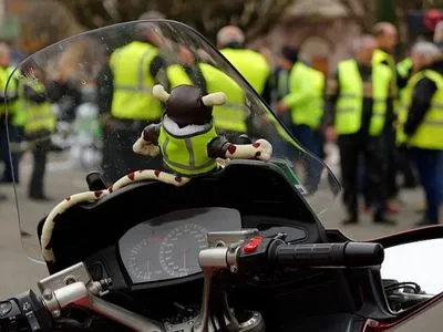 В Париже арестовали семерых участников движения "желтых жилетов"