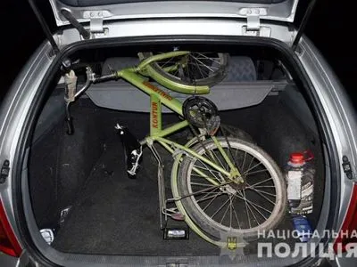 В Киеве поймали с поличным воров детских велосипедов