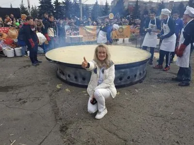 В Украине испекли рекордно большой блин