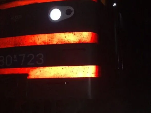 В Харьковской области грузовой поезд сбил женщину, которая сидела на шпалах