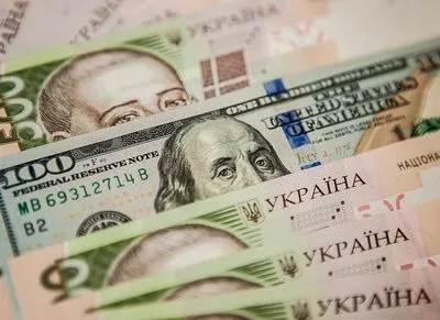 Украинцы в феврале продали банкам на 63,4 млн долл. больше валюты, чем купили