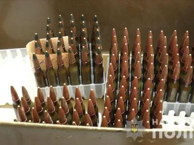 На Херсонщині поліція закрила наркопритон з боєприпасами