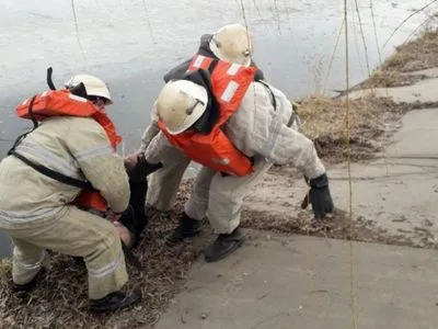 В Кировоградской области в пруду обнаружили тело мужчины