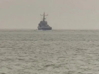 ООС: Украинский буксир взял на сопровождение корабль ФСБ РФ
