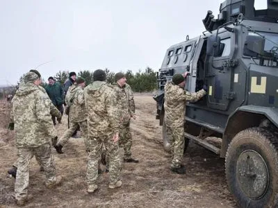 Украинские десантники испытали бронеавтомобиль "Козак-2"