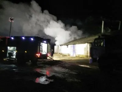 На житомирском предприятии четыре часа тушили масштабный пожар