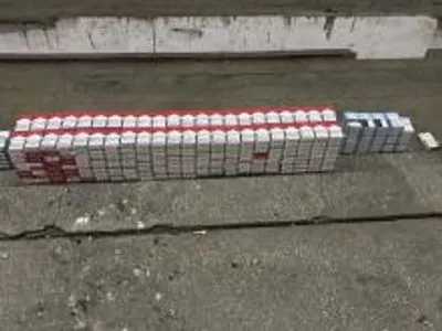 Закарпатские таможенники обнаружили "евробляху" полную контрабандных сигарет