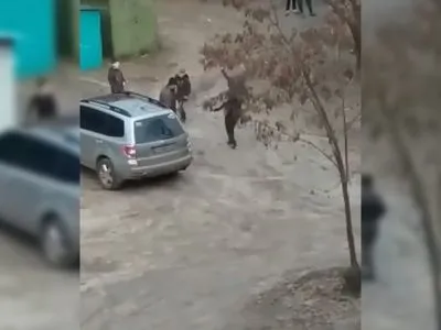 В Харькове установили личности трех детей, избивших мужчину на видео