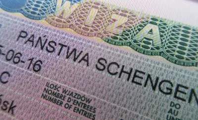 Польша за год выдала украинцам почти 850 тыс. виз