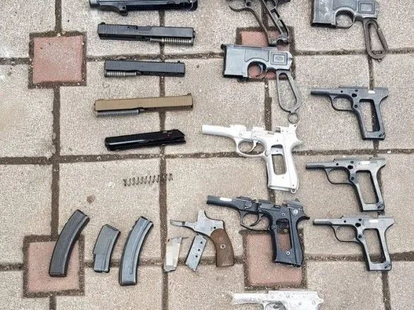 В Кривом Роге мужчина организовал контрабанду деталей для оружия из Северной Америки