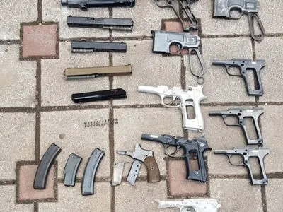 В Кривом Роге мужчина организовал контрабанду деталей для оружия из Северной Америки
