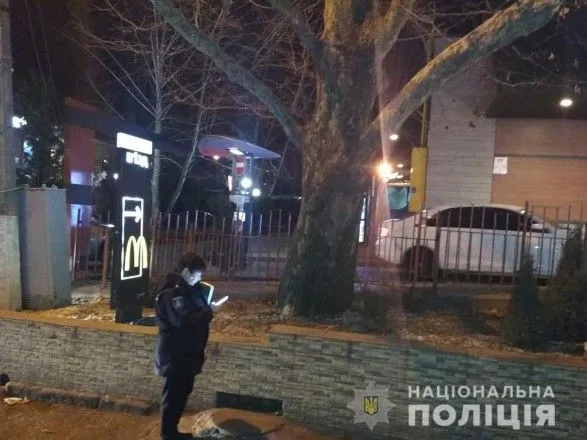 Поліція: через конфлікт біля фаст-фуду у Миколаєві сталася стрілянина, є постраждалий