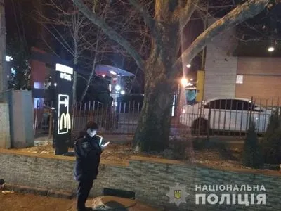 Полиция: из-за конфликта у фаст-фуда в Николаеве произошла перестрелка, есть пострадавший