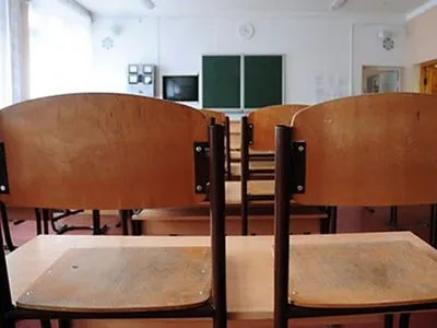 В днепровской школе, где массово заболели ученики, приостановили учебу