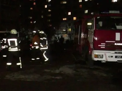 В Житомире во время пожара спасли владельца квартиры, загроможденной бытовым мусором