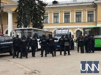 В центр Киева стянули правоохранителей