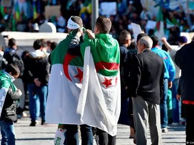 В Алжире начались консультации по формированию нового правительства