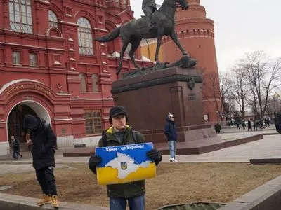 В центрі Москви активіст вийшов на одиночний пікет на підтримку України