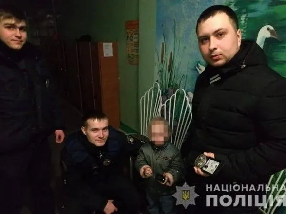 На Луганщині п’яна бабця вигнала 4-річного онука з дому