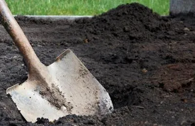 У Кіровоградській області знайшли закопане тіло немовляти