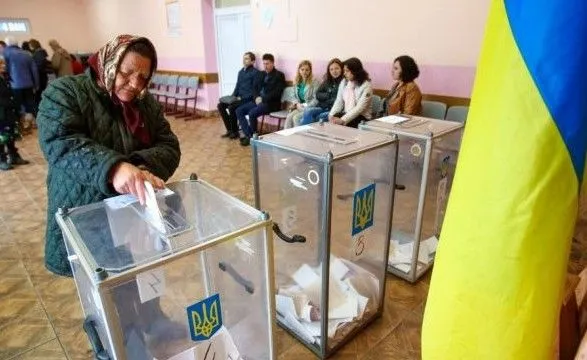 В МВД предупреждают о наказании за селфи в избирательных кабинках