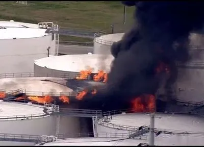 У Техасі спалахнуло сховище з нафтопродуктами