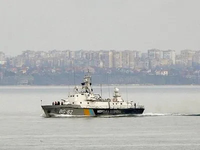 Морская охрана остановила два "скрывающихся" судна