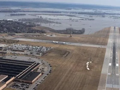 У США затопило авіабазу з літаками "судного дня"