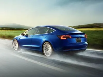 Tesla пообіцяла зробити свої електрокари швидшими через прошивку