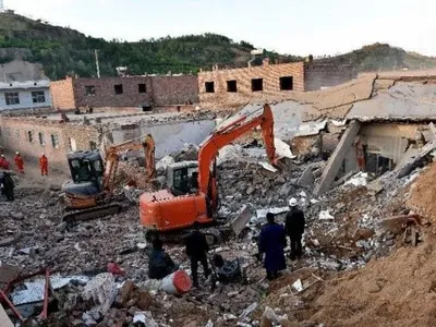 Кількість жертв обвалення будівель на півночі Китаю зросла до 15