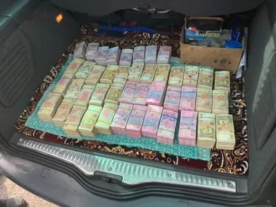 Массовый подкуп избирателей: на дороге обыскали Lаnd Rover и изъяли 2,5 млн грн