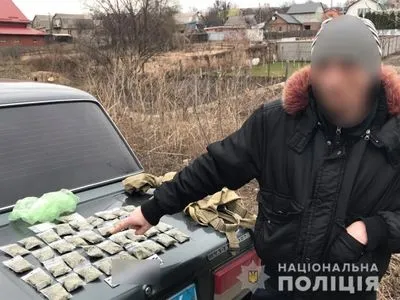 На Київщині у чоловіка вилучено канабіс на понад 40 тисяч гривень