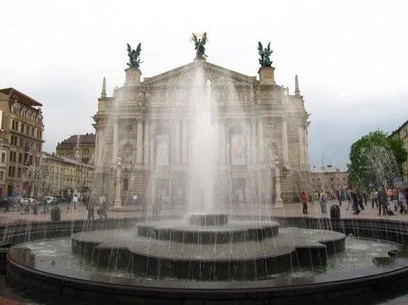 У центрі Львова знову запрацювали фонтани