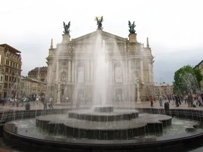 У центрі Львова знову запрацювали фонтани