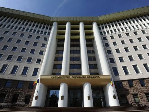 Первое заседание нового молдавского парламента: протесты, драка, назначения