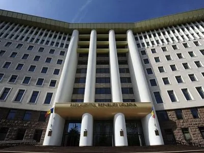 Перше засідання нового молдовського парламенту: протести, бійка, призначення