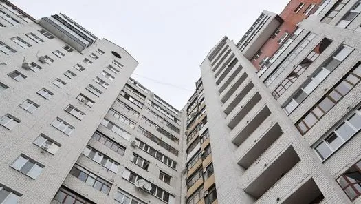 В Запорожье мужчина хотел спрыгнуть с балкона многоэтажки