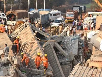 Кількість жертв обвалення будівлі в Індії зросла до 10 людей