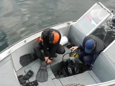 В Херсонской области ищут двух мужчин, которые перевернулись на моторной лодке