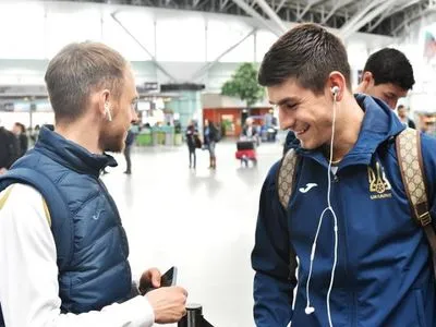 Сборная Украины в составе 25 футболистов прибыла на матч с Португалией