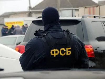 Семью крымского татарина отпустили из управления ФСБ в Крыму