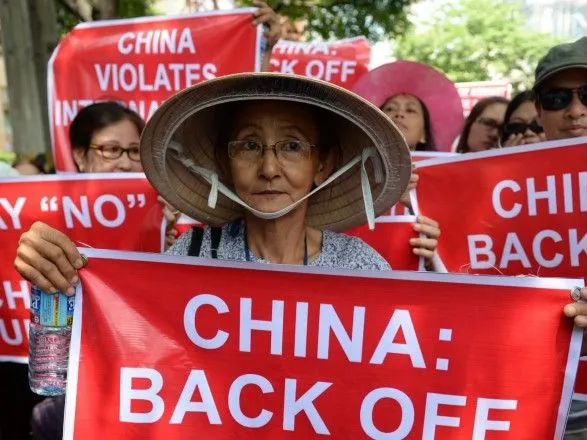 Вьетнам выразил протест Китаю за потопление рыболовной шхуны