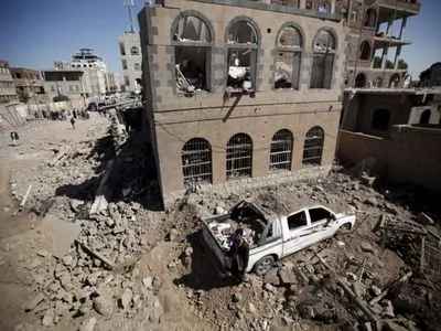 Аравийская коалиция атаковала позиции повстанцев в столице Йемена