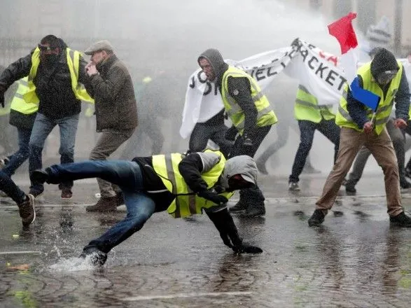 У Франції знову арештовують учасників протесту "жовтих жилетів"