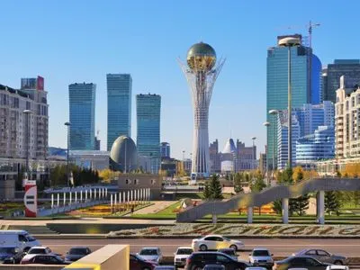 Жителям Казахстану дозволили не міняти документи після перейменування Астани